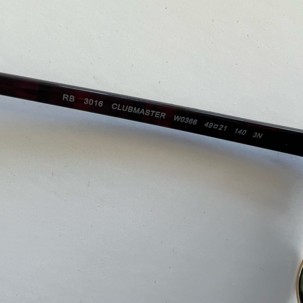 New Ray-Ban Clubmaster Classic, Polished Red Havana - Picture 5 of 6